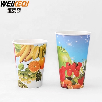 Một lần sử dụng một bức tường Cups giấy với mái vòm nắp cho nước đá đồ uống
